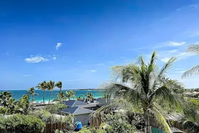 Image de Villa Carpe Diem front de mer piscine Orient Bay