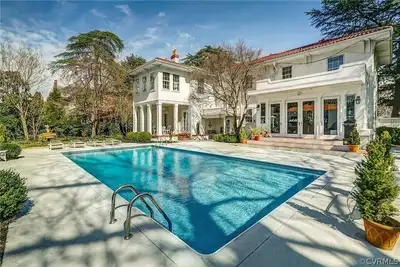 Image de Historic Marshall house w/3 King sized beds, 11 total beds & saltwater Pool