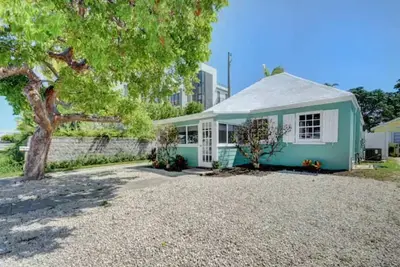 Image de Private Beach Cottage walk steps to the beach, sleeps 6