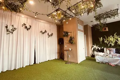 Image de Intimate Group Dinner & Photoshoot Green Space