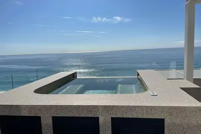 Image de Like the view? Oceanfront Penthouse, Private Resort with private Terrace & beach