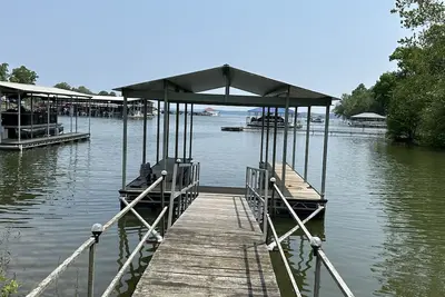 Image de New Listing! The Lake Escape- Private, covered boat dock- near local Marina!