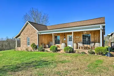 Image de Breathtaking Elkin Getaway w/ Vineyard Views!
