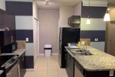 Image de Upscale apt. in Central downtown location