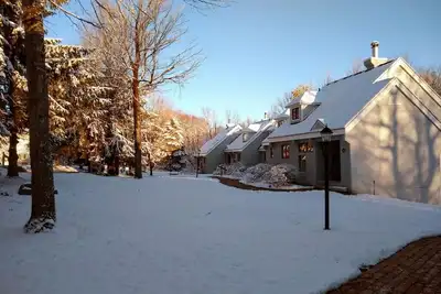 Image de Stratton Comfort, Convenience & Private Hot Tub