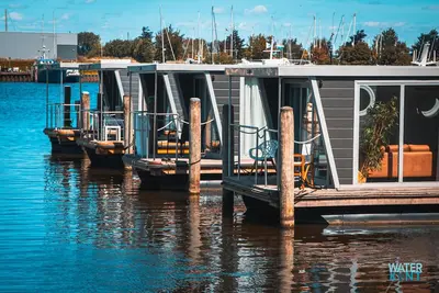 Image de Luxury Houseboat