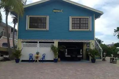 Image de Happy \"Key-z \" canal-front home w/Tiki hut- Rv storage available.