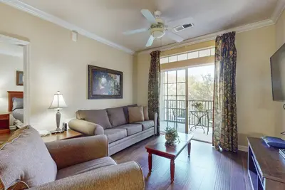 Image de Gated golf condo with on-site pool, hot tub, screened balcony, & washer/dryer