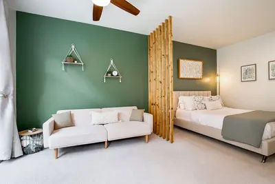 ★Modern & Bright in the ❤ of Belltown ~ ♛Queen Bed