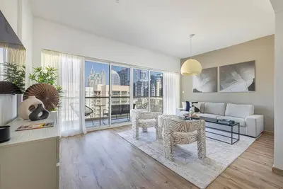 Image de Nouveau entièrement mis à niveau - Situé au centre - Convient à 6