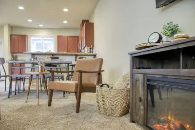 Image de High-End Midtown Home w/ Fireplace & Ensuite Baths