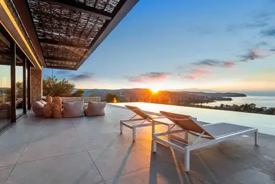 Image de Newly constructed Luxurious Family Villa with Infinity Sunset & Tennis court!
