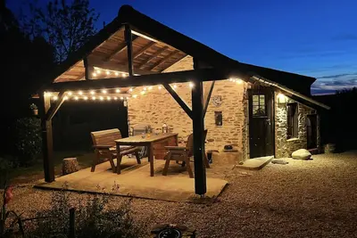 Image de Retraite rurale avec bain à remous chauffé au bois