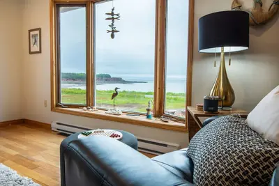 Image de Amazing Beach House on the Coast of The Bay of Fundy equipped with only the best.