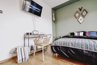 Image de Bohemian Bedroom with the Best Location Imaginable