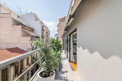 Image de Modern Oasis Build on Acropolis Ruins Free Parking