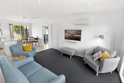 Image de Sea Breeze - Wander along the esplanade or enjoy the foreshore walking tracks