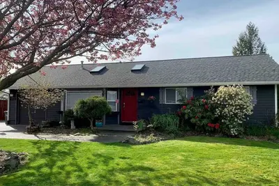Image de This house is a 3 bedroom(s), 1 bathrooms, located in Enumclaw, Wa.