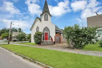 Image de Come and stay at Enumclaw's first church