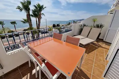 Image de Bel appartement en première ligne de mer avec de belles vues sur la mer