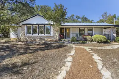 Image de Red Donkey Cottage | Pet-Friendly 3br close to downtown!