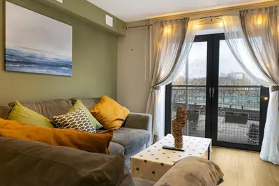 Image de Pass the Keys | Stunning 2br Apt w Balcony Views City Centre