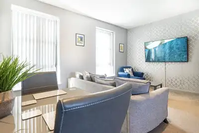 Image de Pass the Keys | Stunning 2br Duplex w Bars Cafes Parks Nearby