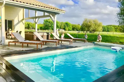 Image de ☆Villa Landaise & jacuzzi ≈Piscine chauffée ≈ vue forêt≈ plages≈ ☆