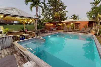 Image de Gîte Baobab 1 : Bel espace piscine et sa vue panoramique