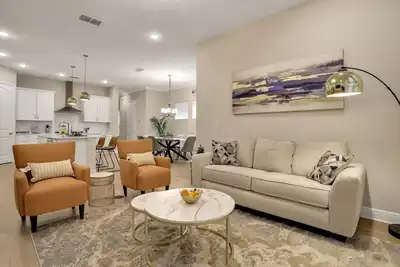 Image de Stunning, dog-friendly townhome in upscale Hyde Park - walk to dining/nightlife
