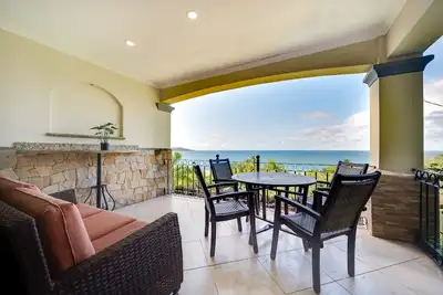 Image de Fabulous ocean-view apartment with balcony, pool, grill, & full kitchen