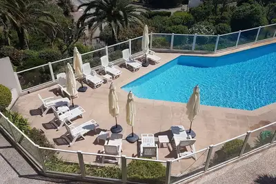 Image de Ravissant  T2, Climatisé  (2-4 personnes) avec piscine, vue mer