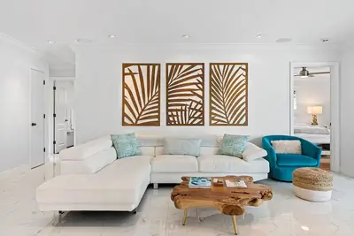 Image de Luxury Waterfront Villa w/ Pool