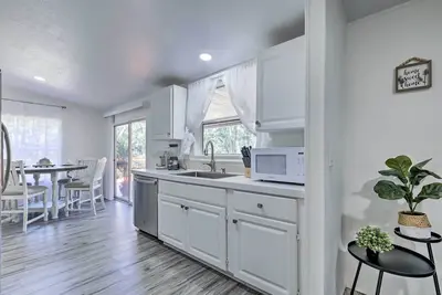 Image de Valrico Retreat w/ Fire Pit ~ 18 Mi to Tampa!