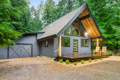 Image de Stunning cabin near golf with cozy patio & game room with Ping Pong, board games