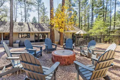 Image de Bear View Cabin - Your Ultimate Vacation Rental Escape! Sleeps 8! !