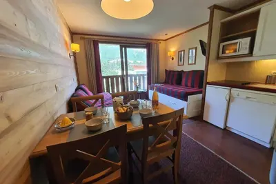 Image de À 150m des pistes de ski, 2ème étage, vue montagne, balcon, télévision, casier à ski, 26m²