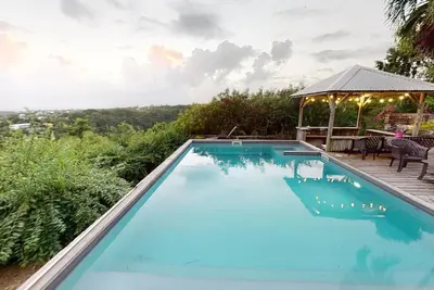 Image de Gîte Baobab 2: Beautiful pool area and its panoramic view