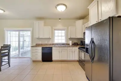 Image de Friends & Family Vacation Home With Indoor Jacuzzi