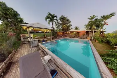Image de Gîte Baobab 3 : Bel espace piscine et sa vue panoramique
