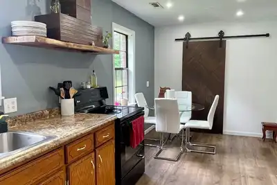 Image de Now Accommodating 4 Guests!