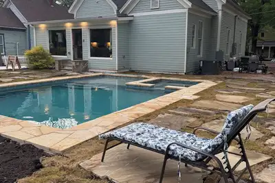 Image de Private Pool & Hot-tub! Walk Downtown; Large Porch; King Beds; Spacious