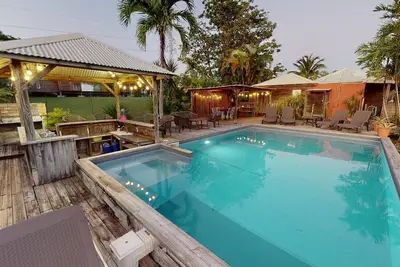 Image de Gîte Baobab 4 : Bel espace piscine et sa vue panoramique