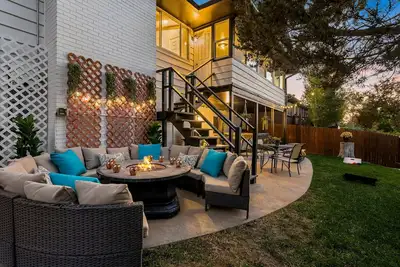 Image de Sleeps 20, Hot Tub, 20mins to Denver/Red Rocks, 1. 5hrs to skiing/mountains