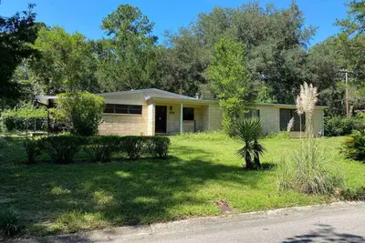 Gator Getaway ~ quiet & pet friendly