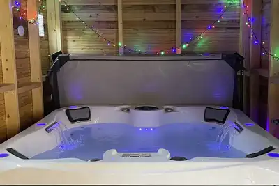 Newly refurbished spacious town house with Hot Tub