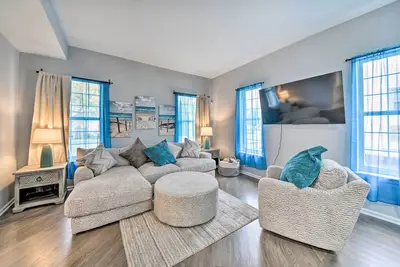 Image de Bright Norfolk Home w/ Deck < 3 Mi to Town!