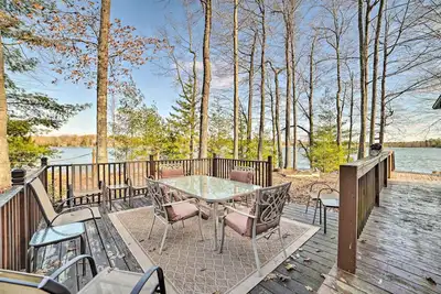 Image de Secluded Lost Lake Cottage w/ Spacious Loft!