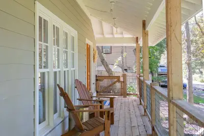 Image de Peaceful Lake Austin Oasis