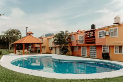 Image de Family-Friendly Beach House - 5 min from the beach!